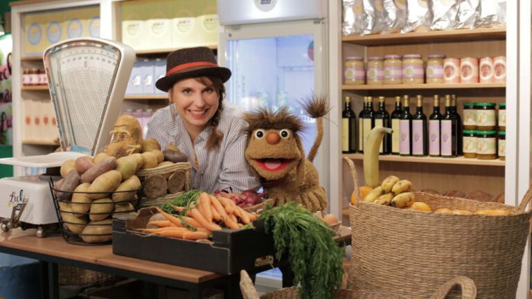 Maya und Moppi zusammen im Leckerladen