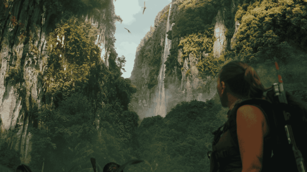 Szenenbild aus dem Kinofilm Jurassic World: Die Wiedergeburt_Zora Bennett